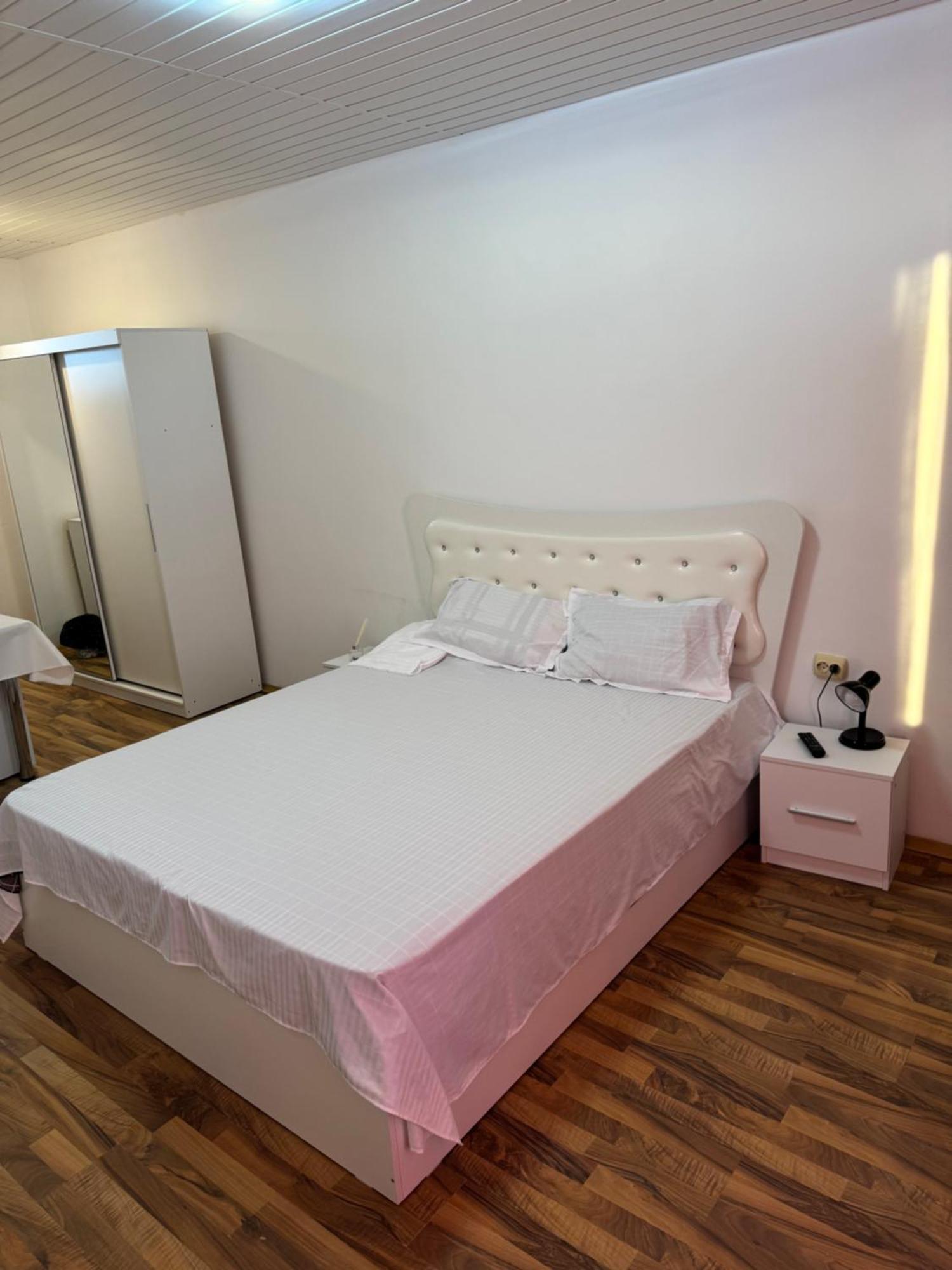 Cu Garsoniere Apartament Bucureşti